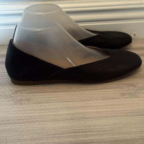 Lucky Brand BLACK GENUINE LEATHER FLAT ROUND TOE BALLET SLIP ON SHOES Sz 7M/37.5 - Picture 1 of 8